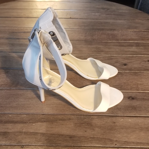 Fergie white leather open toe ankle strap sandal. - Picture 2 of 5